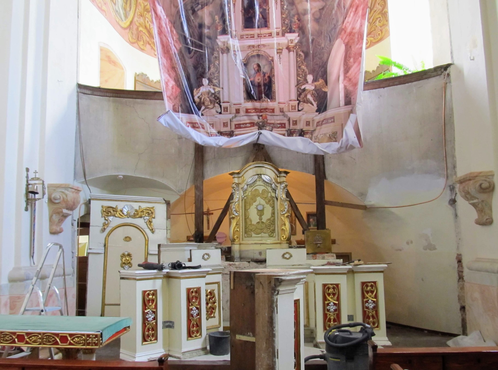 kościół po demontażu ołtarza